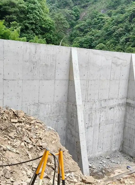 聊城东昌府区重力式挡土墙